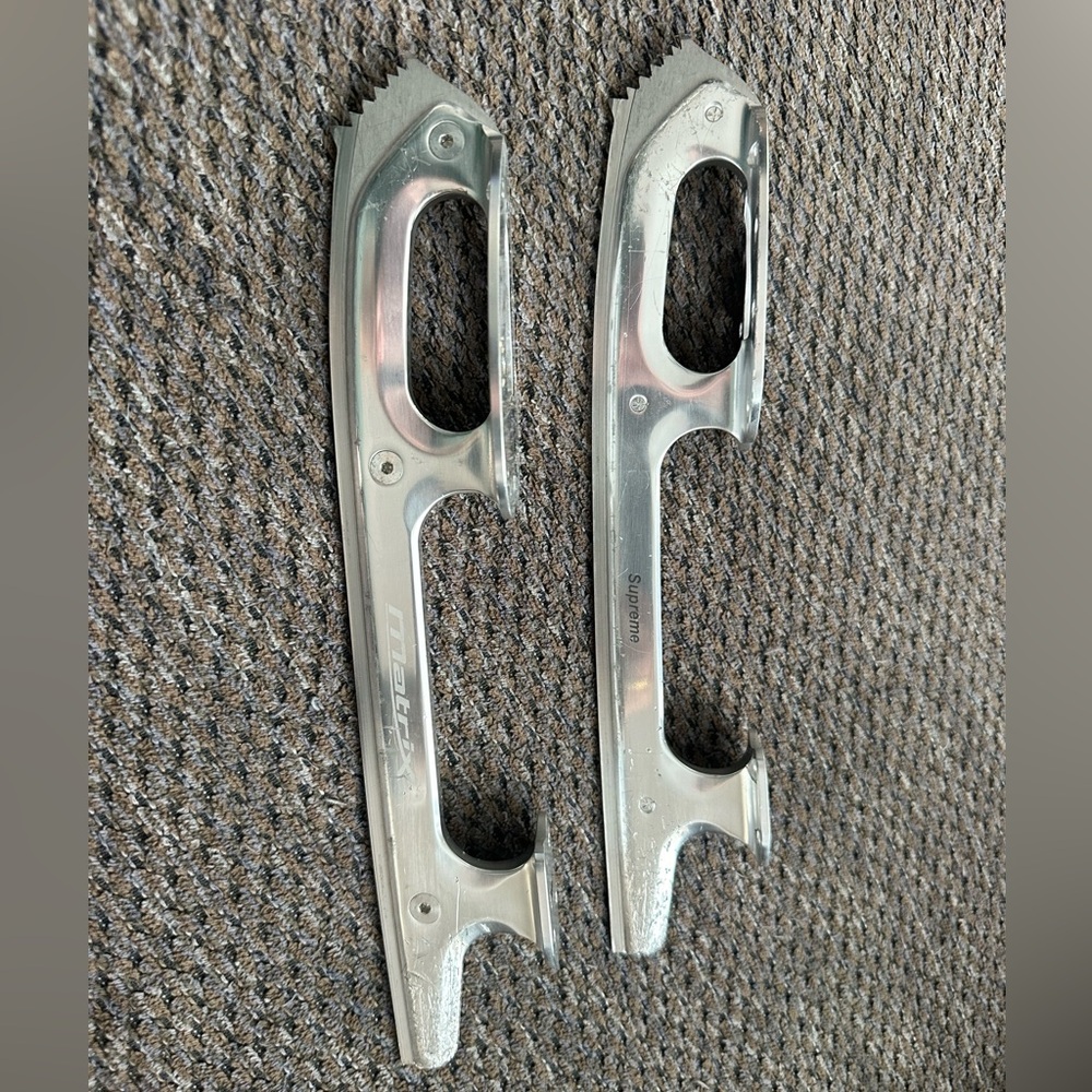 Matrix Supreme Gold Seal ice skating blades